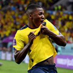 Why does Brighton midfielder Moisés Caicedo want to join Chelsea ahead of Premier League rivals Liverpool?