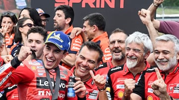 Márquez junto a Rigamonti, Dall'Igna y Grassilli.