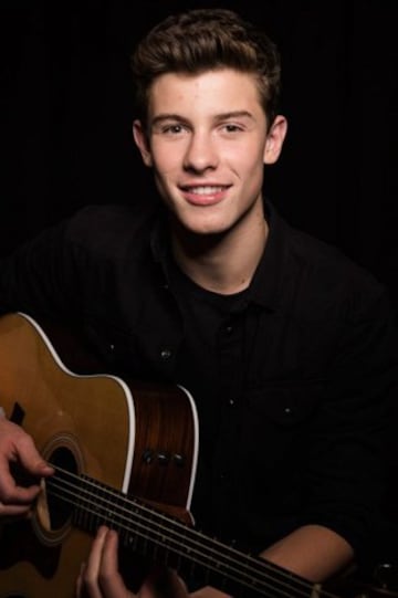 Shawn Mendes es un cantante, compositor, guitarrista y pianista canadiense de 17 años. 