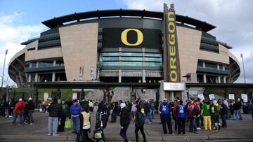 EUGENE, OR - NOVEMBER 16: A general view of Autzen Stadium before the game between the Oregon Ducks and the Utah Utes at Autzen Stadium on November 16, 2013 in Eugene, Oregon. (Photo by Steve Dykes/Getty Images)