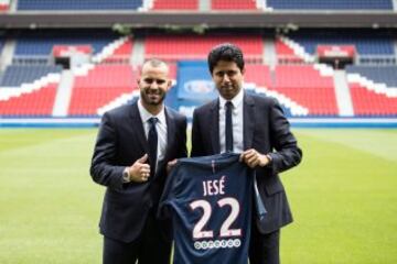 El contrato del español con PSG dice que estará cinco años con los franceses. En 10 partidos de la Ligue 1, Jesé solo ha podido estar en cuatro partidos, no jugó un mes y los aficionados del PSG creen que su fichaje fue un error por el estilo de vida que lleva.