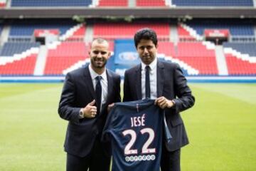 El contrato del español con PSG dice que estará cinco años con los franceses. En 10 partidos de la Ligue 1, Jesé solo ha podido estar en cuatro partidos, no jugó un mes y los aficionados del PSG creen que su fichaje fue un error por el estilo de vida que lleva. 