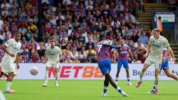 Soccer Football - Premier League - Crystal Palace v Nottingham Forest - Selhurst Park, London, Britain - August 24, 2025 Crystal Palace's Ismaila Sarr scores their first goal Action Images via Reuters/Peter Cziborra EDITORIAL USE ONLY. NO USE WITH UNAUTHORIZED AUDIO, VIDEO, DATA, FIXTURE LISTS, CLUB/LEAGUE LOGOS OR 'LIVE' SERVICES. ONLINE IN-MATCH USE LIMITED TO 120 IMAGES, NO VIDEO EMULATION. NO USE IN BETTING, GAMES OR SINGLE CLUB/LEAGUE/PLAYER PUBLICATIONS. PLEASE CONTACT YOUR ACCOUNT REPRESENTATIVE FOR FURTHER DETAILS..