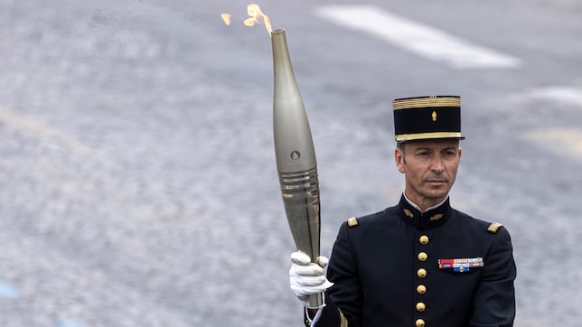 How will the Olympic flame be lit during the opening ceremony at Paris 2024?