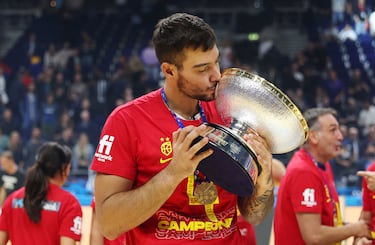 Él es el hombre de la competencia, el MVP de España sin campus. A veces es imposible detenerse, un líder tranquilo y firme, marcó el ritmo de cada juego del boceto. Hoy regresa a todo el total. Con galón, experiencia y ambición, Willy se presenta como uno de los líderes de esta nueva fase.

