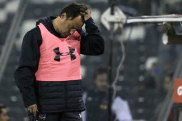 Fútbol, Colo Colo v Deportes Copiapó.
Copa Chile 2015.
El entrenador de Colo Colo, José Luis Sierra, gesticula durante el partido de cuartos de final de la Copa Chile 2015 contra Deportes Copiapó disputado en el estadio Monumental de Santiago, Chile.
22/10/2015
Andrés Piña/Photosport********
