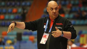 Lucas Mondelo, durante un el partido contra Ucrania de este Eurobasket femenino 2017.