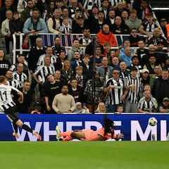 Joan García se gradúa con nota en su debut en la Champions