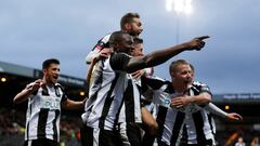 Soccer Football - FA Cup Fourth Round - Notts County vs Swansea City - Meadow Lane, Nottingham, Britain - January 27, 2018   Notts County&#039;s Jon Stead celebrates scoring their first goal with Shola Ameobi, Terry Hawkridge and team mates   Action Image