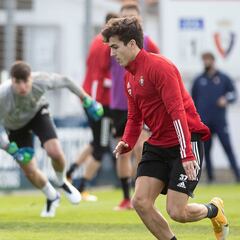 Arrasate, bajo mínimos, entrena con seis jugadores de campo