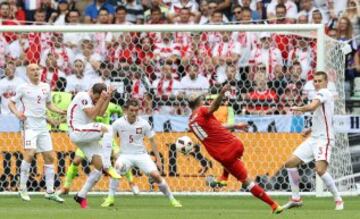 Poland hold their nerves to book their place in the quarter final