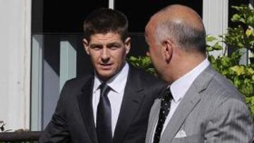 El capitán del Liverpool, Steven Gerrard, "perdió el control de sus actos" y golpeó a un hombre durante una pelea por la música en un bar, que se juzga desde hoy.