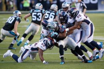 La defensa de Broncos empieza el partido muy fuerte.