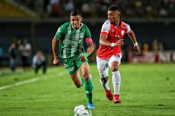 El jugador de Atlético Nacional demostró su polifuncionalidad en el campo de juego. Ya sea como lateral o volante mixto el jugador del equipo paisa demostró un enorme nivel. Disputó 20 partidos y en 19 fue inicialista. Además sumó 7 tantos. 