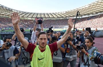 Francesco Totti's emotional AS Roma goodbye