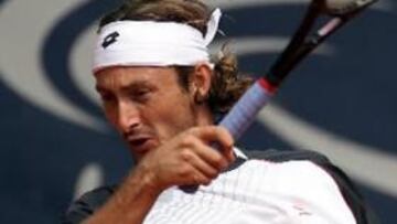 <b>DUELO ESPAÑOL.</b> Ferrero (en la imagen) se ha impuesto con facilidad a Wawrinka y Almagro se enfrentará a Robredo en segunda ronda.