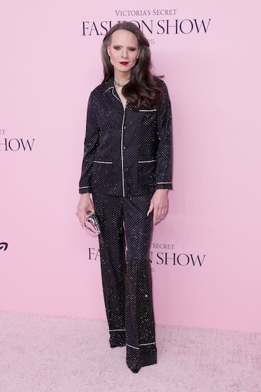 Jordan Roth posa en la alfombra del Victoria's Secret Fashion Show 2025.