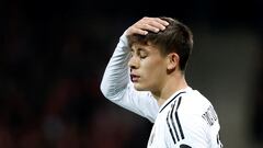 Güler se asoma al precipicio