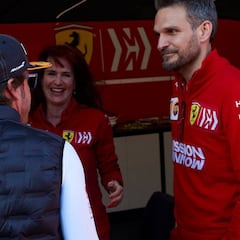 Alonso llegó a Montmeló y visitó el motorhome de Ferrari
