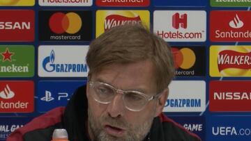 La cara de Klopp al recordar que no tiene a Salah y Firmino