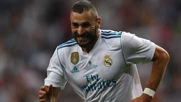(FILES) This file photo taken on August 16, 2017 shows Real Madrid's French forward Karim Benzema celebrating after scoring during the second leg of the Spanish Supercup football match Real Madrid vs FC Barcelona at the Santiago Bernabeu stadium in Madrid, on August 16, 2017.
Karim Benzema became the latest Real Madrid star to sign a new bumper four-year contract with the European Champions to 2021, the club announced on September 20, 2017. / AFP PHOTO / GABRIEL BOUYS