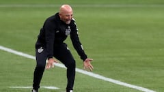 Sampaoli lleva más amarillas que sus jugadores en Brasil