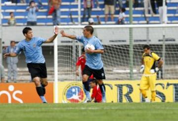 El uruguayo Sebastián Abreu: 9 goles (4 por Defensor, 2 por San Lorenzo, 2 por River Plate de Argentina y 1 por Uruguay).