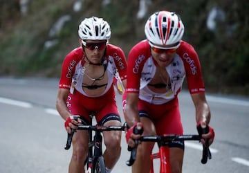 Guillaume Martin y Nicolas Edet intentaron un ataque a dúo en el penúltimo puerto de la jornada.