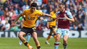 Raúl Jiménez jugó los 90 minutos en el Burnley vs Wolves