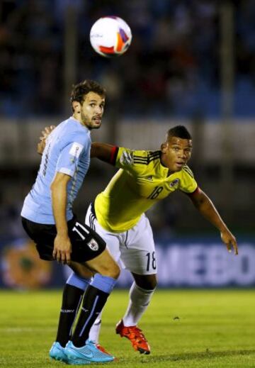 Uruguay golea a Colombia 3-0 en el Centenario