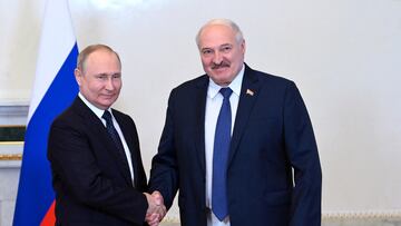 Russian President Vladimir Putin attends a meeting with his Belarusian counterpart Alexander Lukashenko in Saint Petersburg, Russia June 25, 2022. Sputnik/Mikhail Metzel/Kremlin via REUTERS ATTENTION EDITORS - THIS IMAGE WAS PROVIDED BY A THIRD PARTY.