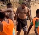 Memphis Depay aparece jugando en canchas de África
