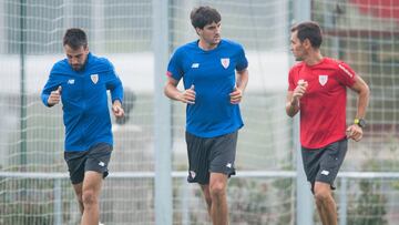 Beñat y San José con Xabi Clemente.