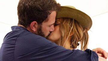 Jennifer L¨®pez celebra su 52 a?os con Ben Affleck y su primer beso p¨²blico