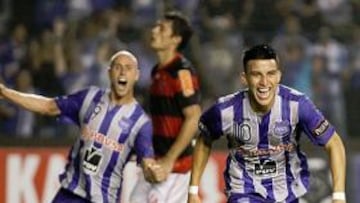 El Emelec derrota con esfuerzo al Flamengo