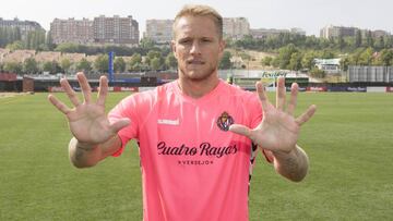 Yoel jugará su primer encuentro como portero del Real Valladolid en competición oficial.