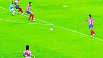 <b>MECÁNICO. </b>En la imagen, Juanito da la orden para dejar en fuera de juego a Ortiz del Almería.