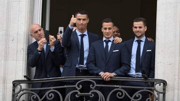 Cristiano, en el balcón de la Comunidad de Madrid.