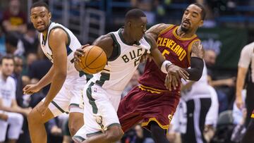 Nov 29, 2016; Milwaukee, WI, USA;  Milwaukee Bucks guard Tony Snell (21) drives into Cleveland Cavaliers guard J.R. Smith (5) during the first quarter at BMO Harris Bradley Center. Mandatory Credit: Jeff Hanisch-USA TODAY Sports