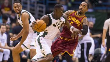Nov 29, 2016; Milwaukee, WI, USA; Milwaukee Bucks guard Tony Snell (21) drives into Cleveland Cavaliers guard J.R. Smith (5) during the first quarter at BMO Harris Bradley Center. Mandatory Credit: Jeff Hanisch-USA TODAY Sports