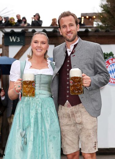 Harry Kane con su mujer, Katie Goodland, durante la fiesta del Oktoberfest celebrada en Múnich.