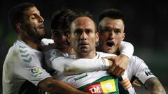 Nino, el 'abuelo' del gol, hace historia