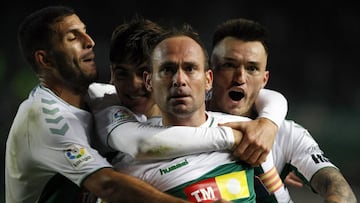 Nino, el 'abuelo' del gol, hace historia.