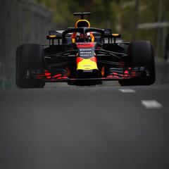 Ricciardo manda y Alonso, sexto, a una décima de Hamilton