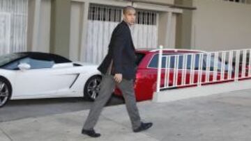 UNA TARDE AJETREADA. Feghouli fue acompañado por la policía a su casa y luego a la comisaría.