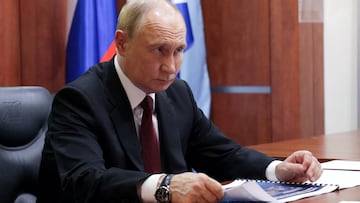 La curiosa reacción de Putin ante la prensa después de la cumbre con Trump