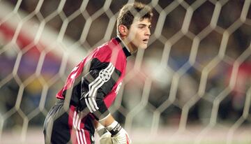Así lucía Iker Casillas hace ochos años, cuando sufrió con las constantes llegadas de un inspirado Boca Juniors