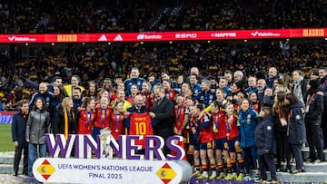 02/12/25 FUTBOL FEMENINO
PARTIDO FINAL VUELTA NATIONS LEAGUE
SELECCION ESPAÑOLA
ESPAÑA - ALEMANIA
ALEGRIA CELEBRACION CAMPEONAS
REY FELIPE VI