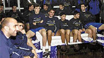 <B>JUNTOS</B>. Los convocados por Díaz Novoa prepararon el partido en las instalaciones de Mareo.