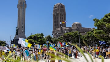 Cientos de personas durante una manifestaci¨®n contra el turismo masivo, a 18 de mayo de 2025, en Santa Cruz de Tenerife, Tenerife, Canarias (Espa?a). Las protestas se celebran en las siete islas principales para poner de relieve la presi¨®n del turismo excesivo sobre las infraestructuras locales y la disponibilidad de viviendas.
18 MAYO 2025;MANIFESTACI?N;TURISMO
Europa Press Canarias
18/05/2025